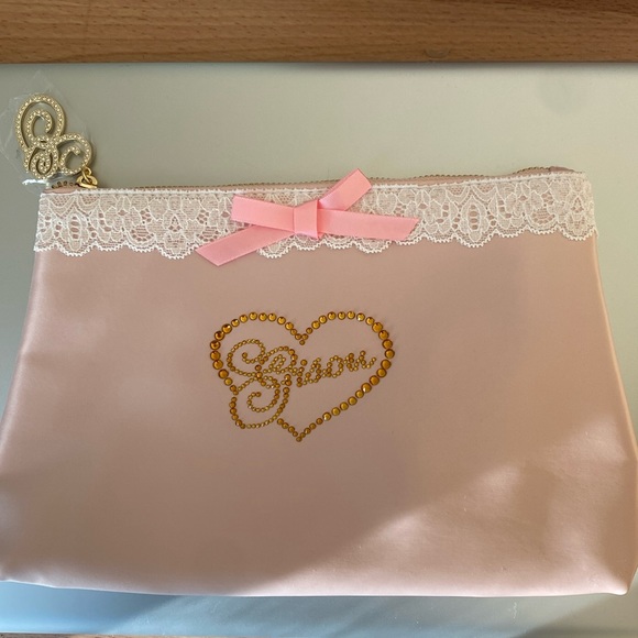 Gisou Holiday Pouch - Picture 2 of 4